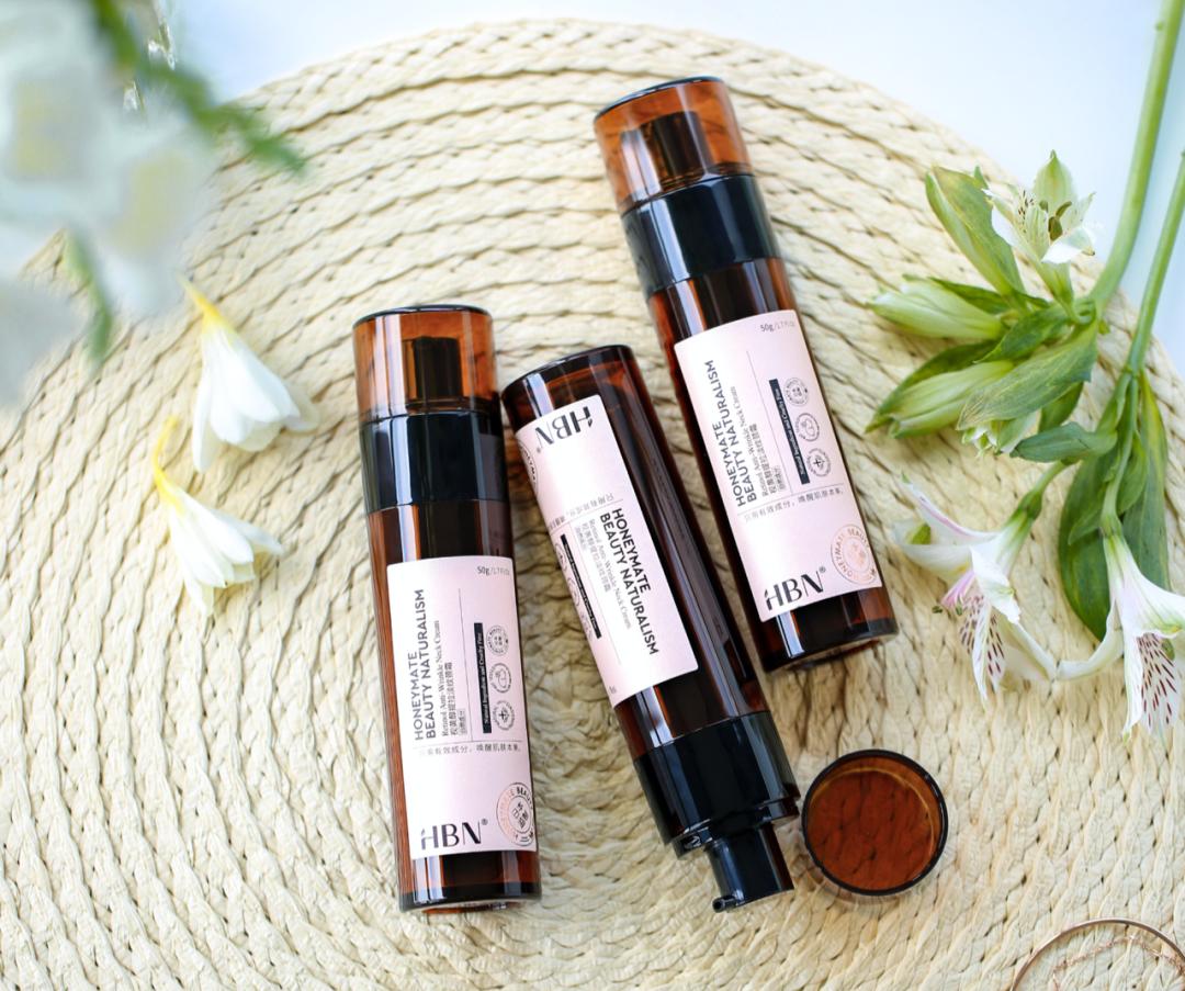 一条颈纹老十岁教你一招淡化,女人脖子有颈纹和年龄有关吗