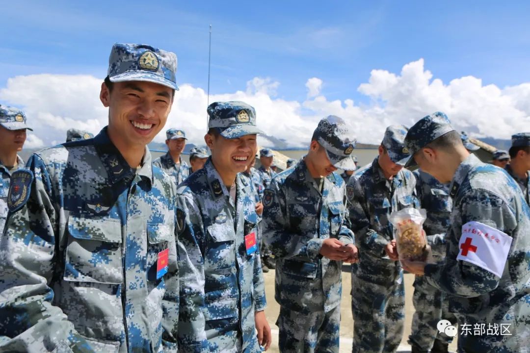 关注｜给力！空军医疗专家把流动诊室开到了雪域边关