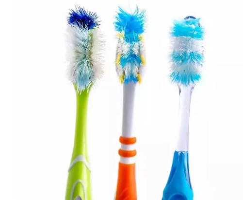 便宜哭了！日本人都在用的变态牙刷，竟然比洗牙还白，牙垢、牙龈出血全解决，嘴巴里脏东西洗出来后，太清爽了