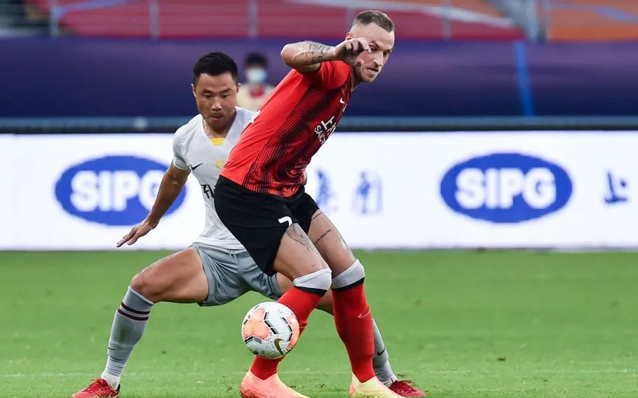 这场输不起的较量泰达不妨利用老熟人的弱点寻找机会