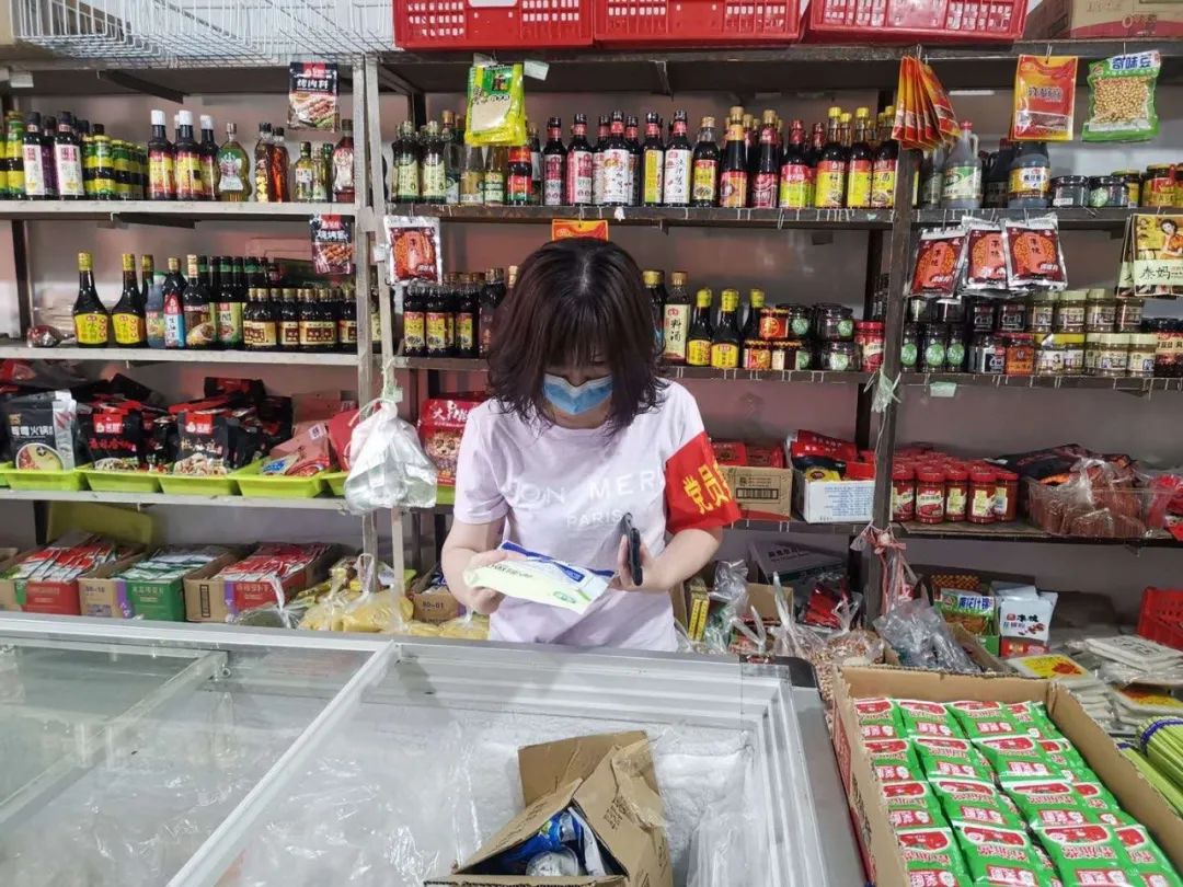 社区的防疫排头兵——记独山子区第十四社区主任李园园