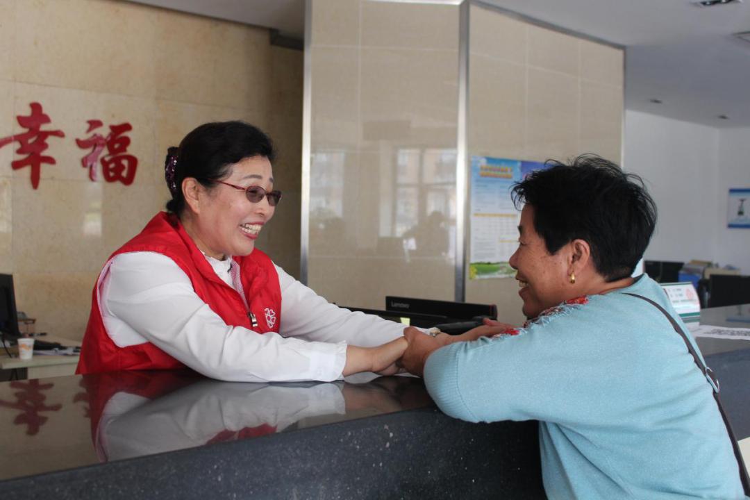 「好好学习」《社区居民就是我亲人——访长春市长山花园社区书记、居委会主任吴亚琴》