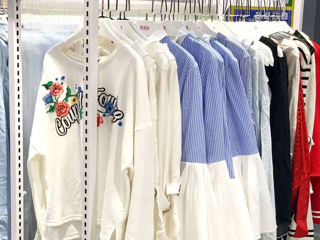 火爆魔都的荟品仓登陆松江！Nike、阿迪…全场一折起！2000个拉杆箱1元领