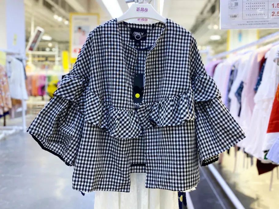 火爆魔都的荟品仓登陆松江！Nike、阿迪…全场一折起！2000个拉杆箱1元领