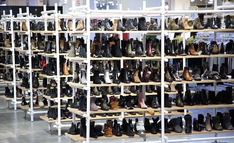 火爆魔都的荟品仓登陆松江！Nike、阿迪…全场一折起！2000个拉杆箱1元领