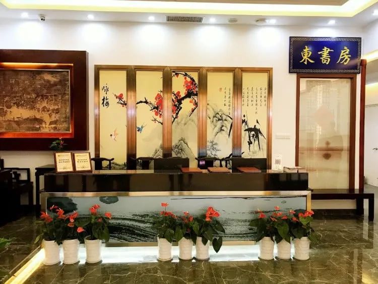 嗨爆全城！看神秘女星！乘免费直升机！这家商场周年庆福利大派送啦