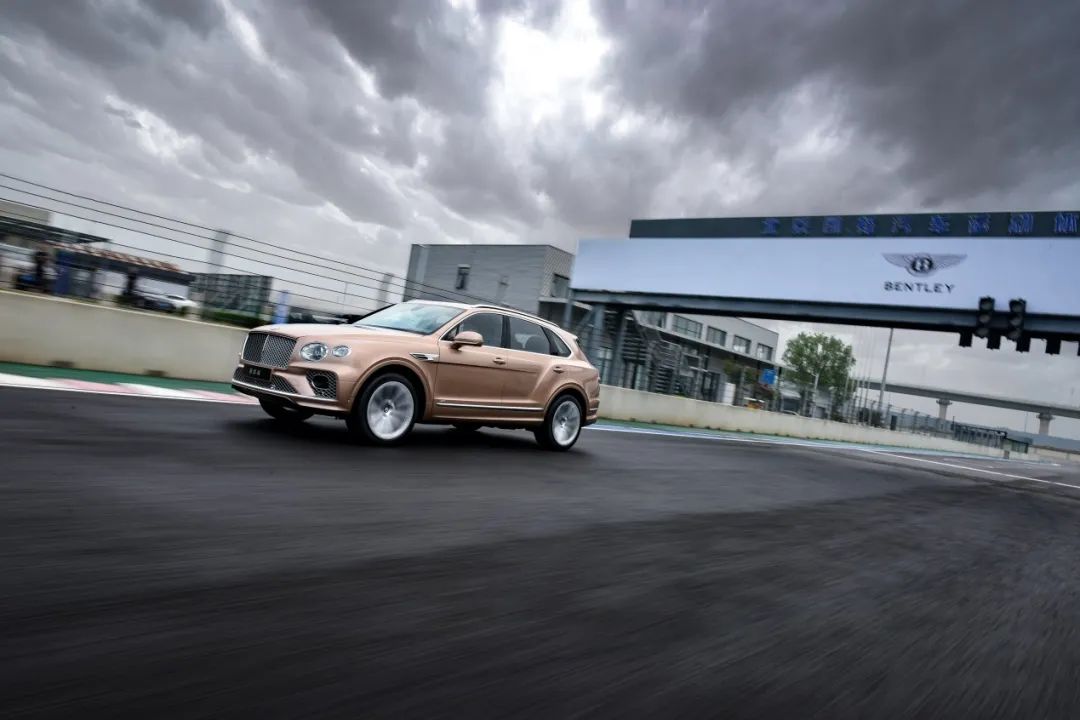 奢侈品带来自信,奢侈品彰显自己的实力