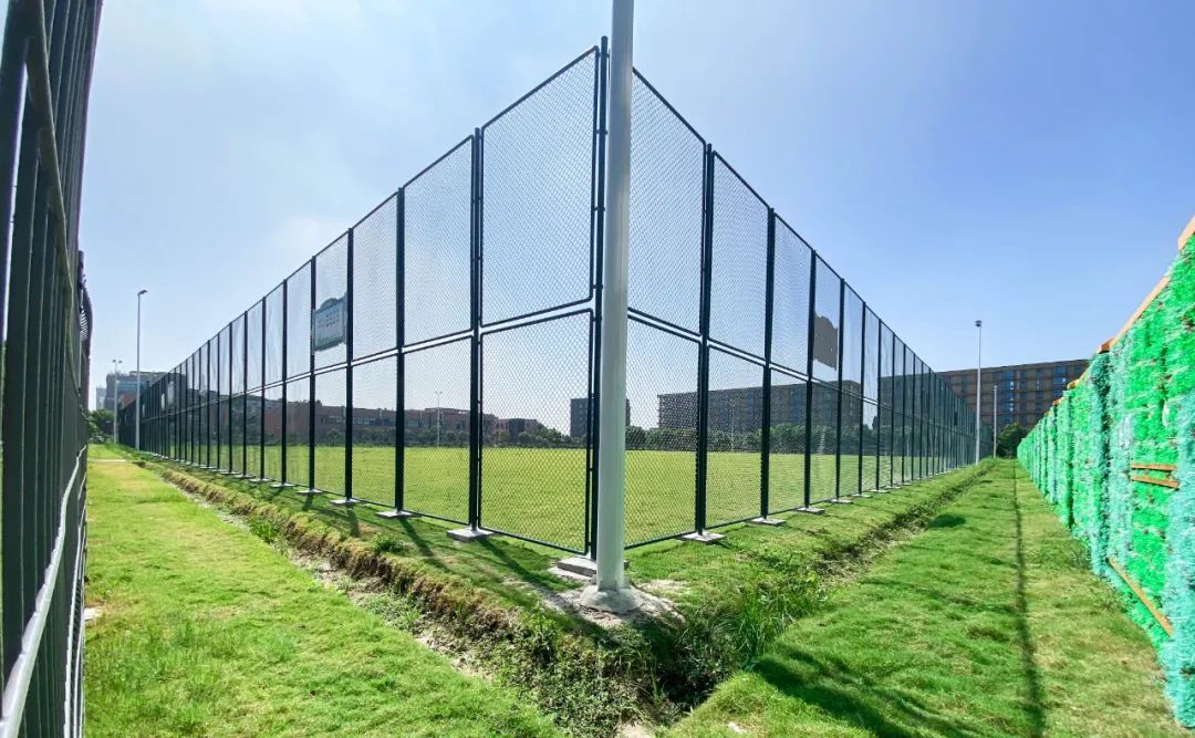 松江小昆山足球场,上海松江大学城足球场