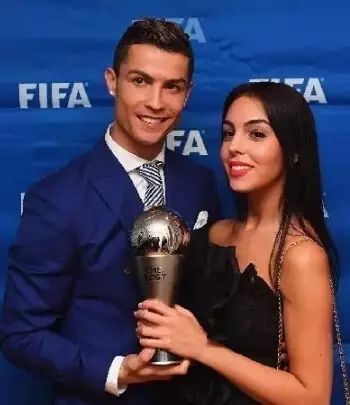 c罗疑似求婚成功,c罗求婚成功全过程