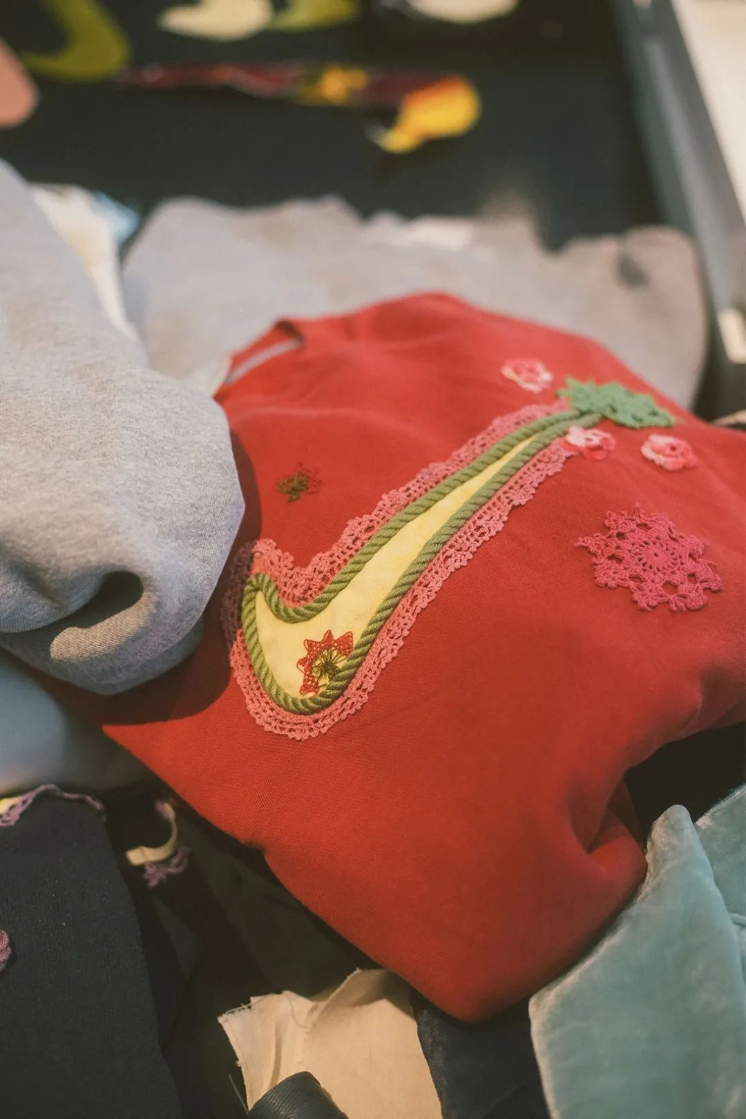 Bentgablenits 复古 Nike 毛衣在几分钟内就被抢购一空