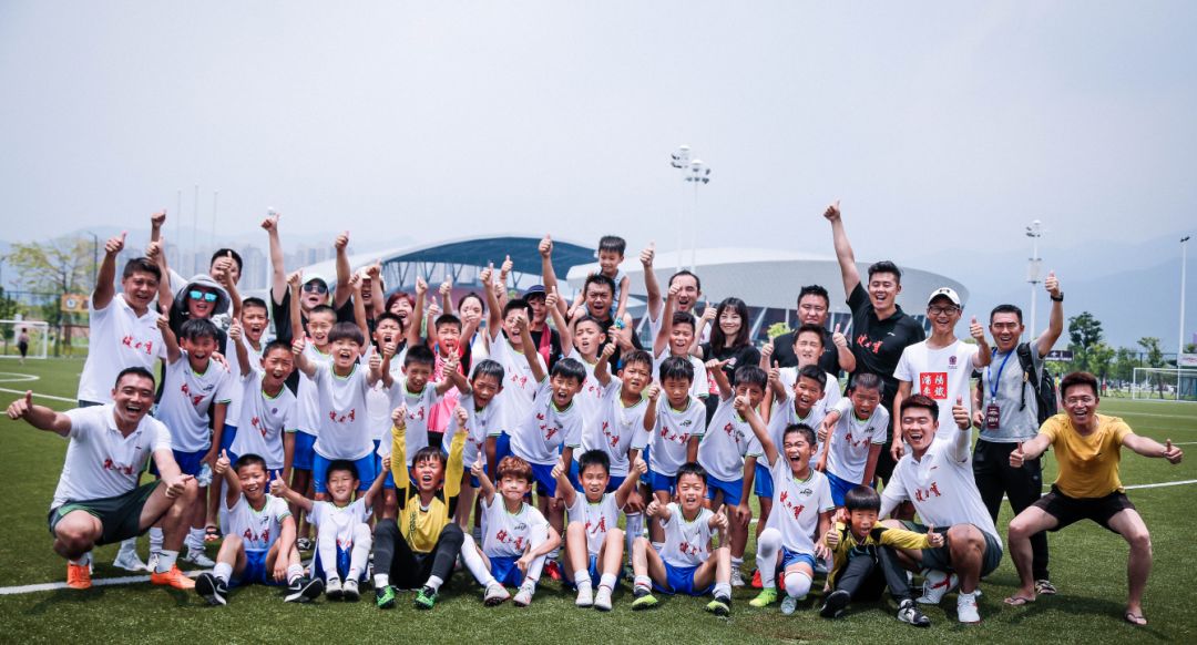 肇庆新区体育中心足球场,广东业余足球标准足球场比赛