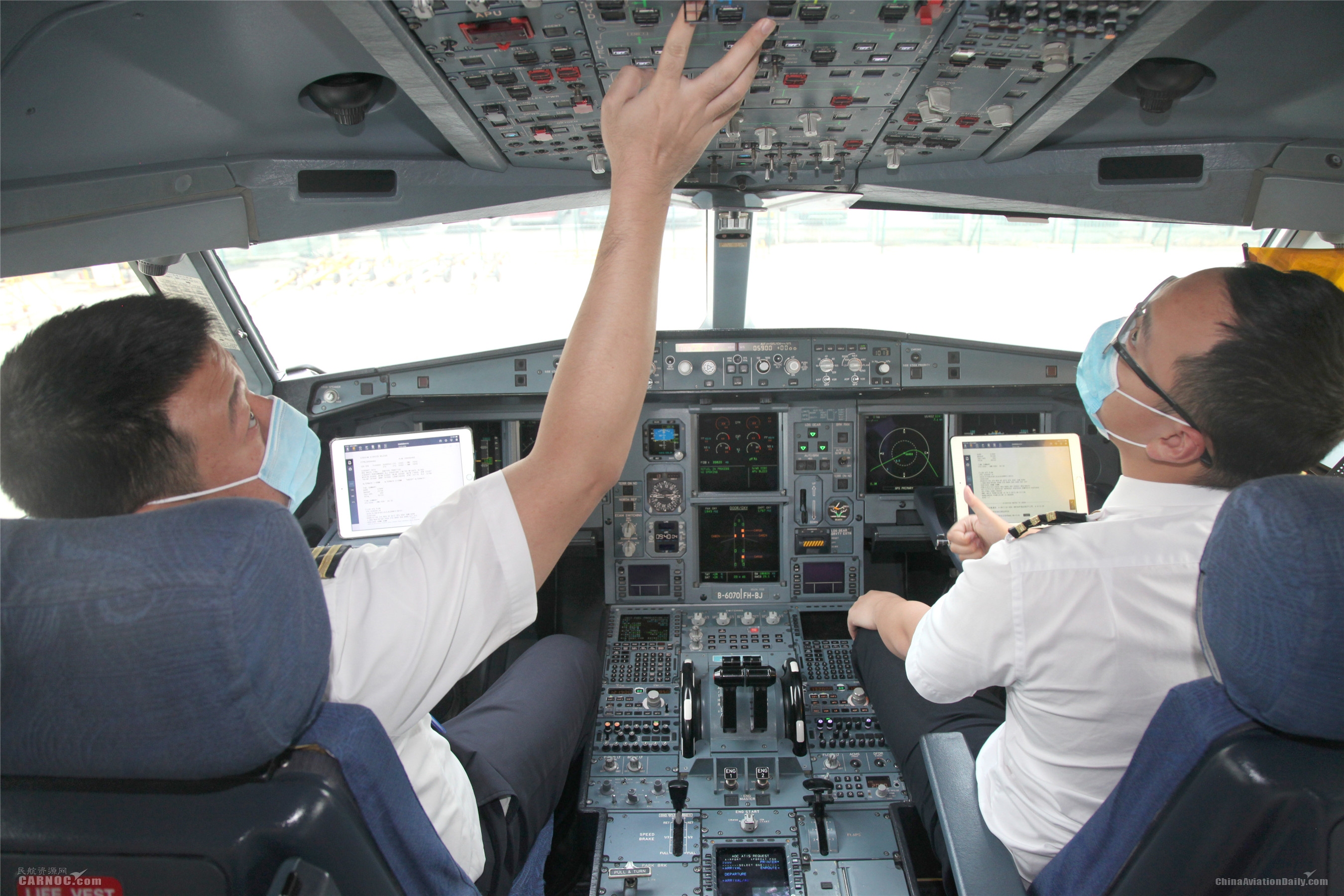 168名央企建设者乘坐国航包机飞赴斯里兰卡