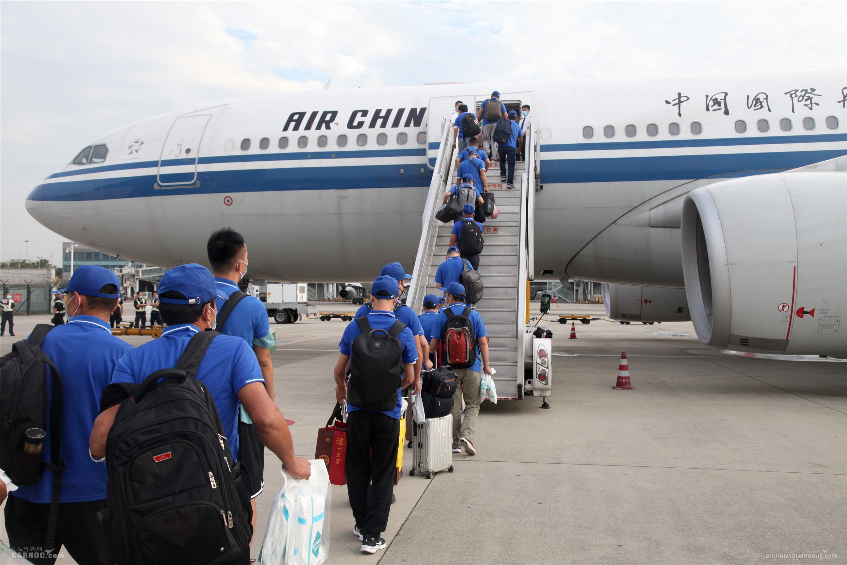 168名央企建设者乘坐国航包机飞赴斯里兰卡