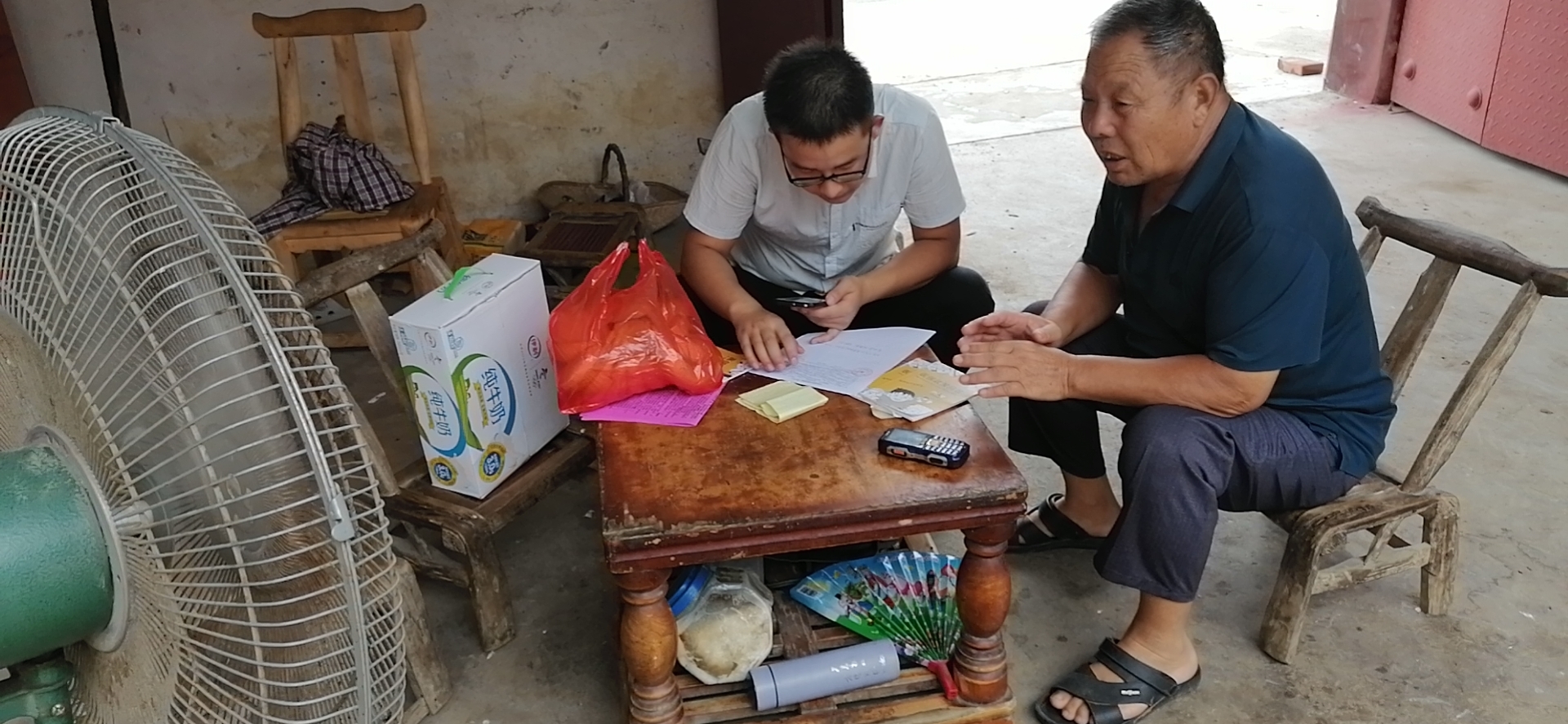 扎实做好困难群众生活保障工作,扎实做好社会保障工作