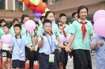 这里告诉你，什么是“诗意童年”