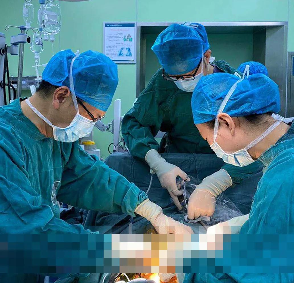 杯具！泸州男子竟将啤酒玻璃杯塞进肛门？塞入直肠的奇……