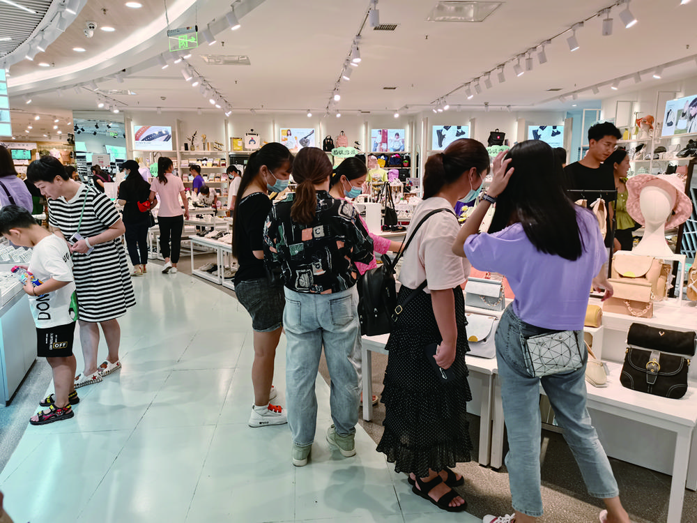 又到了换季收拾衣服的季节,又到了换季买新衣服的季节了