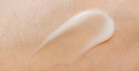 60岁没眼袋方法,教你一招去眼纹