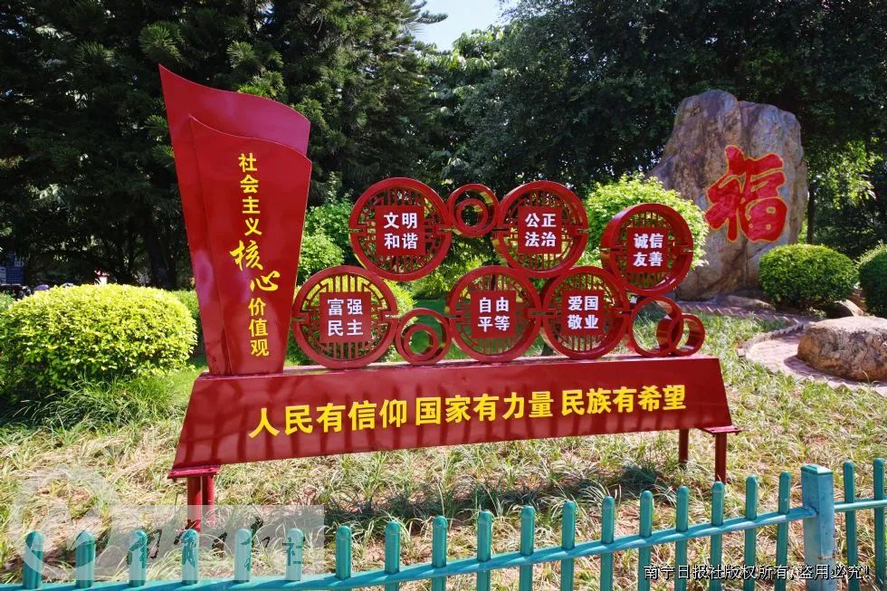 用城市美化助力文明城市创建,用志愿服务点亮城市文明底色