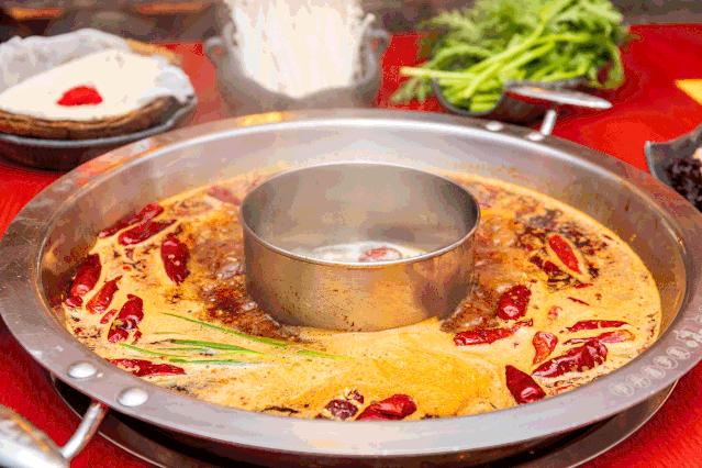 搞大事！这个购物中心用一张卡就能吃遍