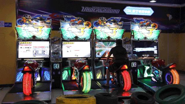 搞大事！这个购物中心用一张卡就能吃遍