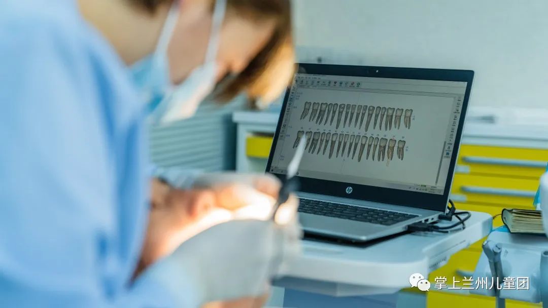 这个周末一起去看电影怎么样,这个周末要一起去游乐园吗