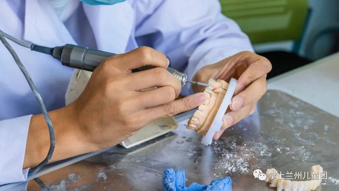 这个周末一起去看电影怎么样,这个周末要一起去游乐园吗