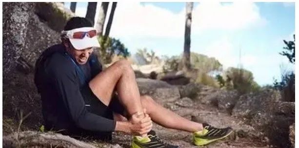 小腿迎面骨一阵一阵的疼,小腿迎面骨跳着疼