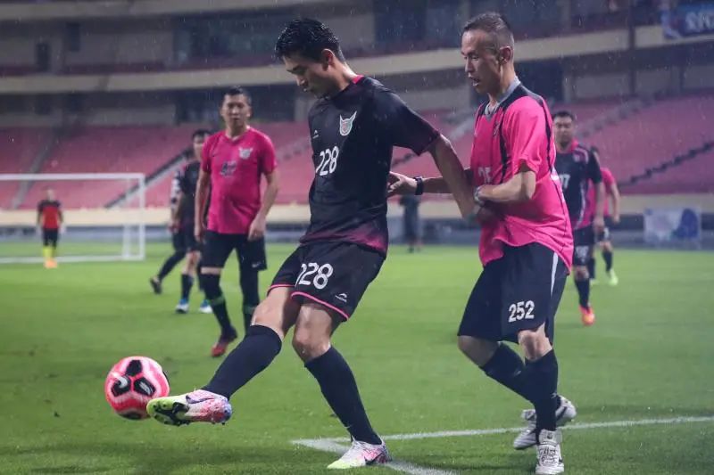 虹口踢一次球多少钱,上海踢一场足球要多少钱