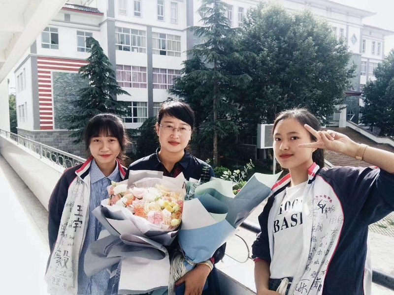 「丽江热线」丽江radio—“桃李天下”芬芳有你：师者，当怀一半诗心一半匠心