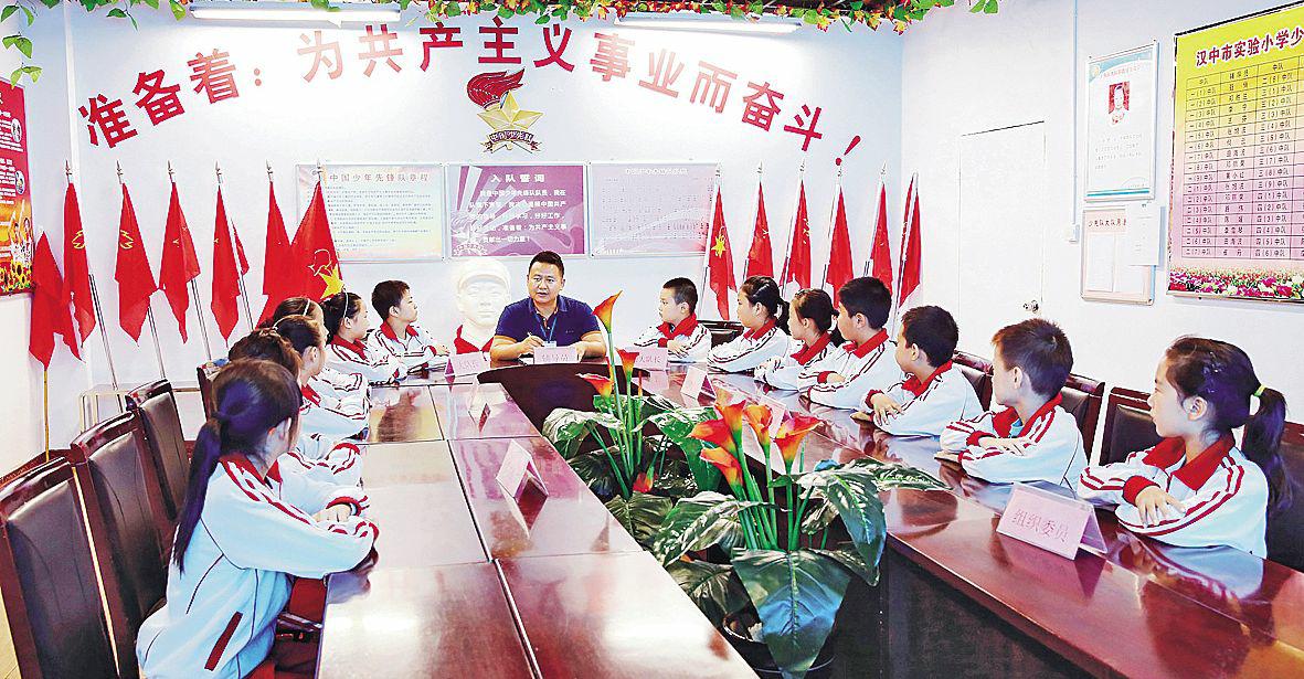 坚守初心担使命继往开来育新人,坚守百年初心担当育人使命素材