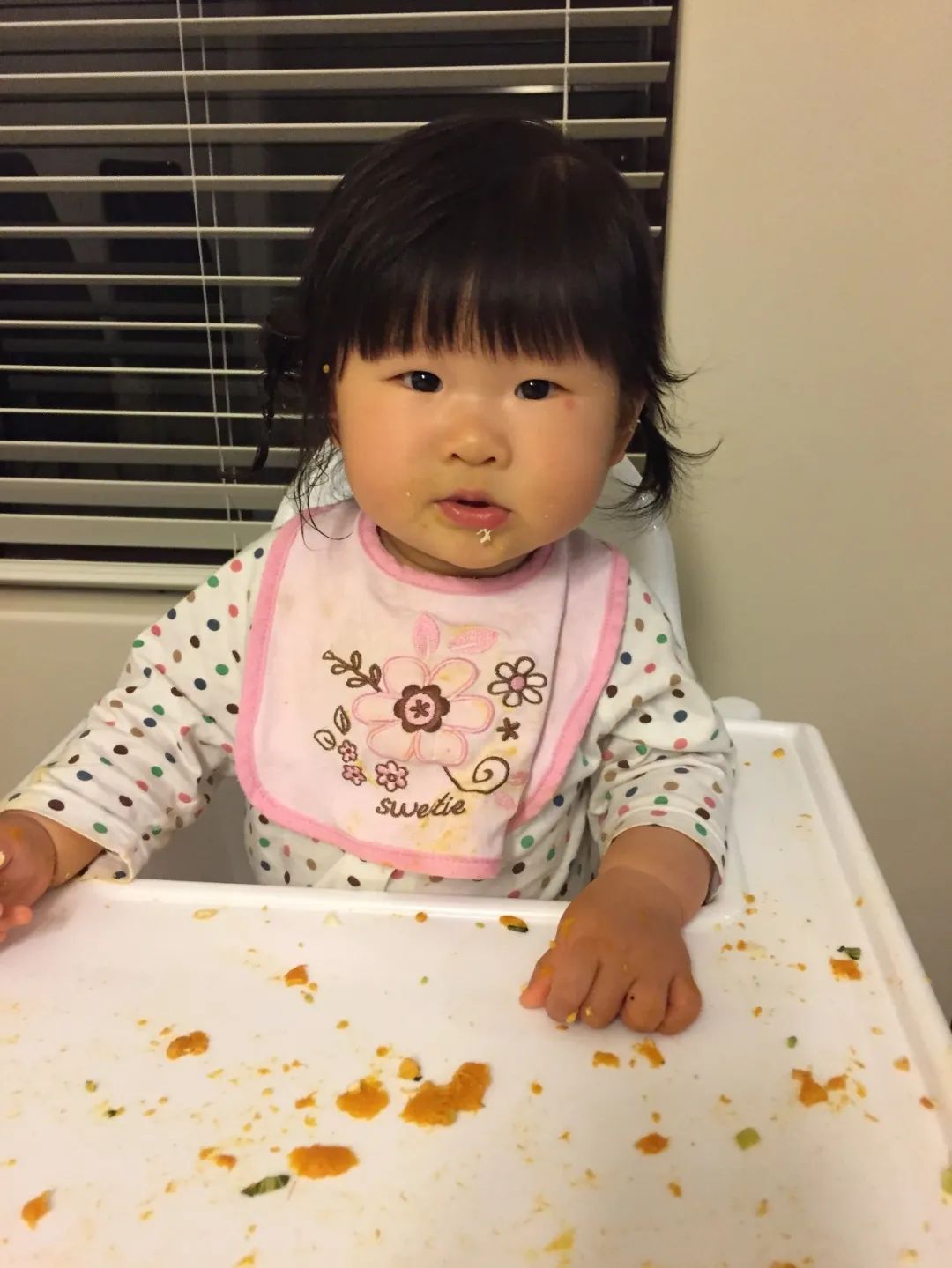 孩子吃东西后乱扔要怎么引导,婴儿乱扔食物怎么处理