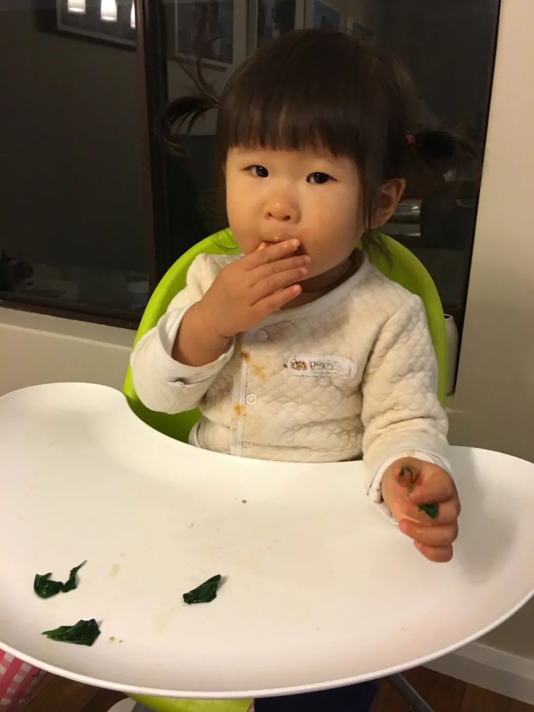 孩子吃东西后乱扔要怎么引导,婴儿乱扔食物怎么处理