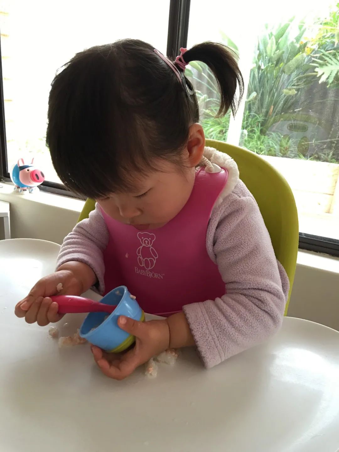 孩子吃东西后乱扔要怎么引导,婴儿乱扔食物怎么处理