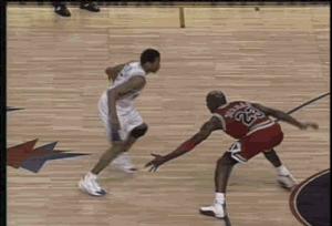 穿超短裤出门的人什么心态,一年四季穿短裤男人