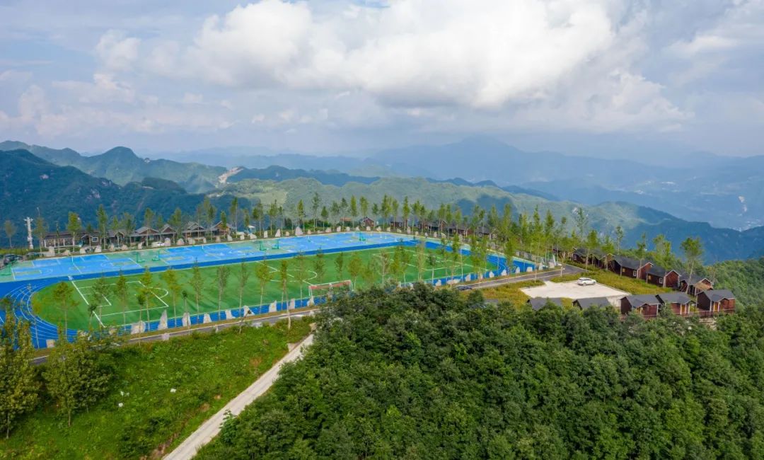 马桥镇这个村，不仅把矿山建成了乐园，还让矿区变成了花海