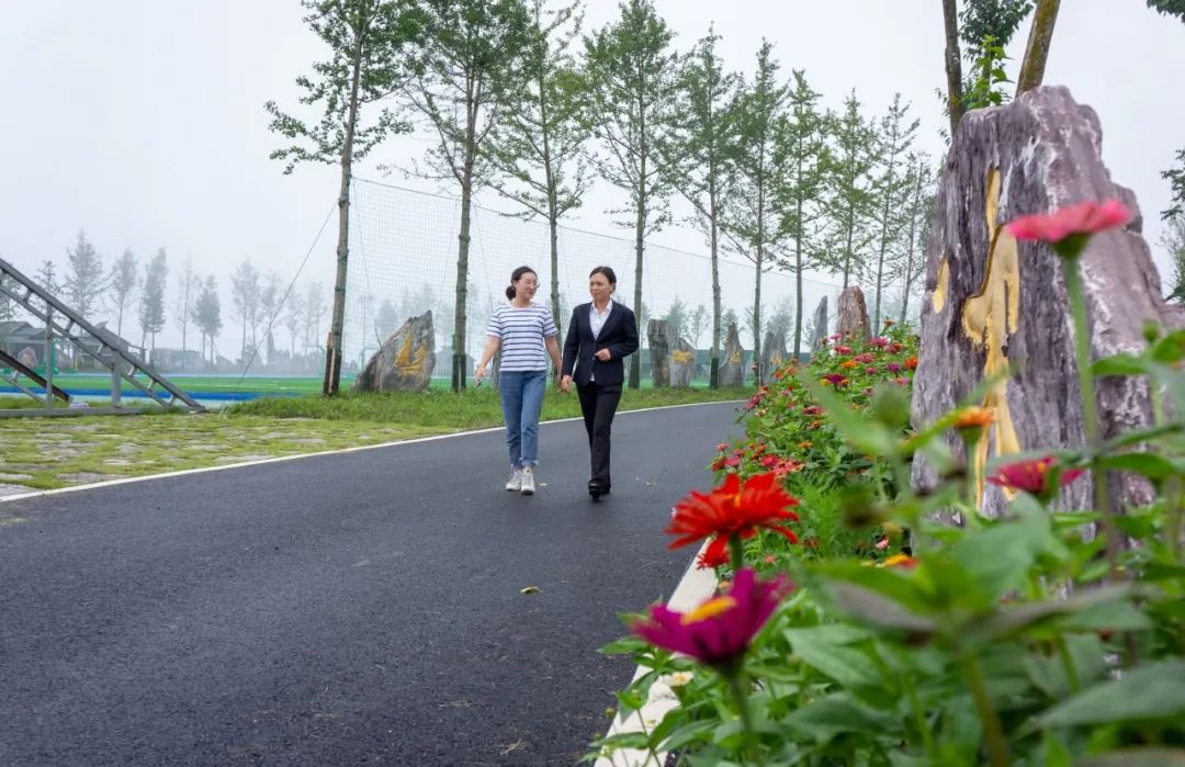 马桥镇这个村，不仅把矿山建成了乐园，还让矿区变成了花海