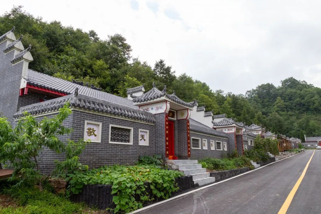 马桥镇这个村，不仅把矿山建成了乐园，还让矿区变成了花海