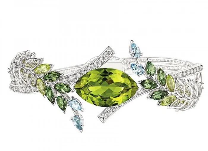 为什么宝石是五颜六色的,宝石为什么五光十色