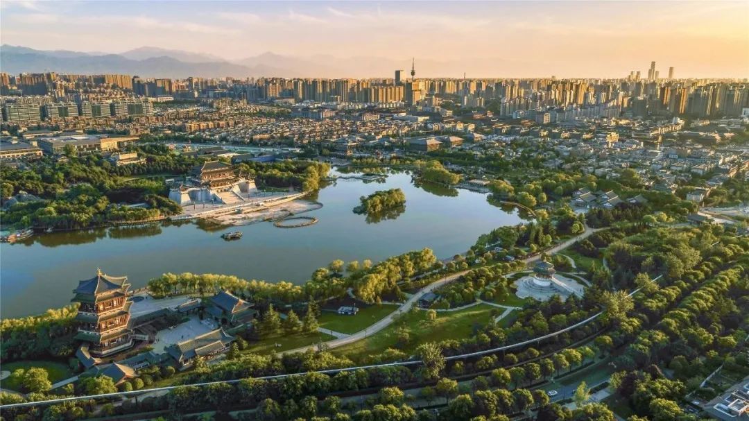 越夜越嗨丨顶级夜跑景区，给你成本最低的人鱼线！