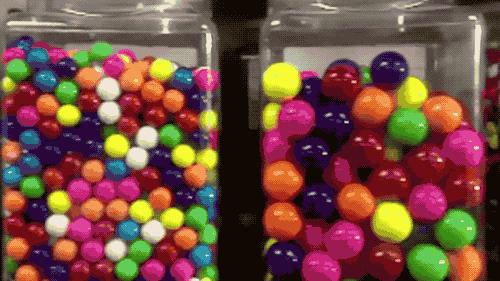 一不谨慎把口香糖吞进肚子里,一不谨慎把口香糖咽了