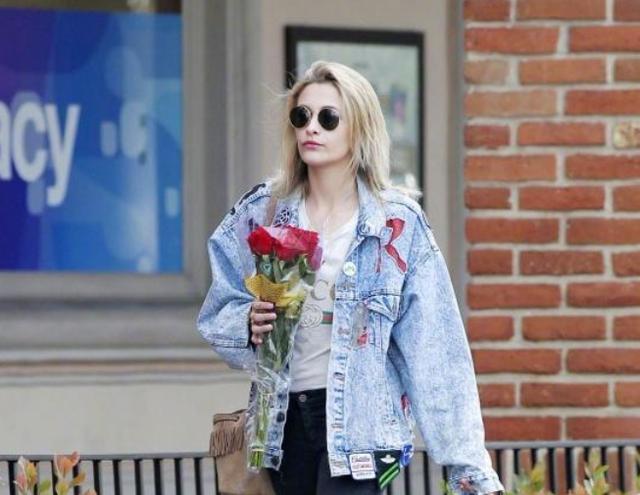 迈克尔杰克逊的女儿为什么是白人,迈克尔杰克逊女儿生活视频