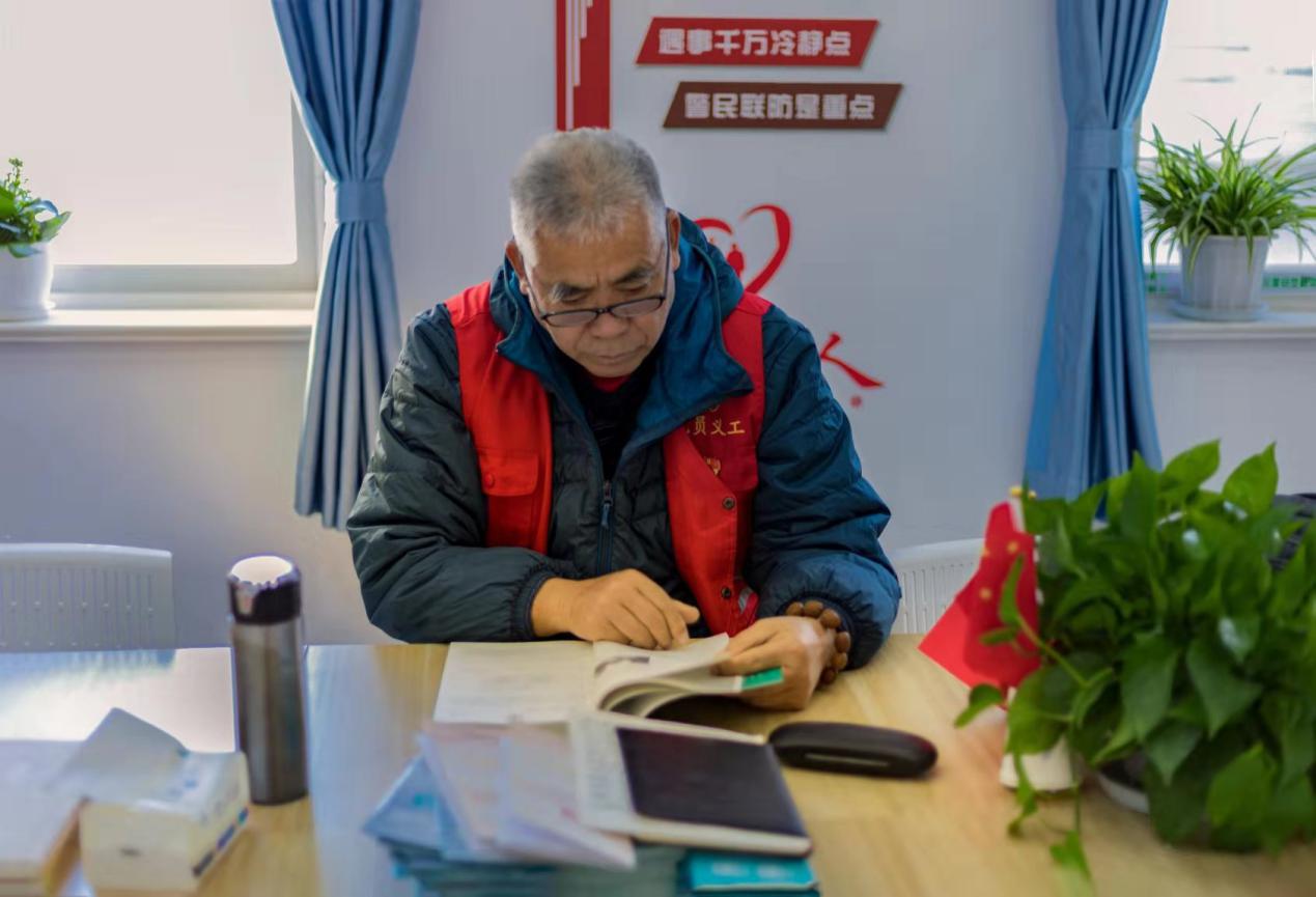 追寻红色足迹传承革命精神老党员,红色课堂老党员