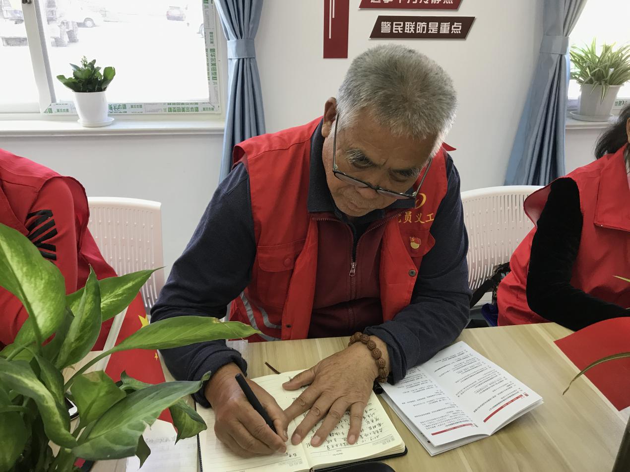 追寻红色足迹传承革命精神老党员,红色课堂老党员