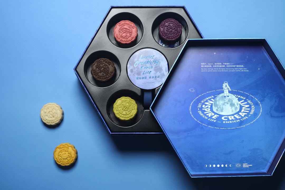 燃到不敢认！国货品牌月饼太美了，连老外都要疯*搞狂**代购