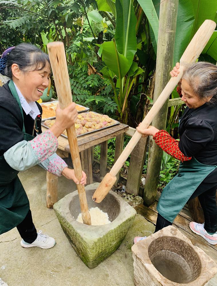 摘辣椒、推新豆花、打新糍粑、尝新米饭……巴南区石滩镇这些＂打新尝鲜＂的农家事，国庆期间值得去体验