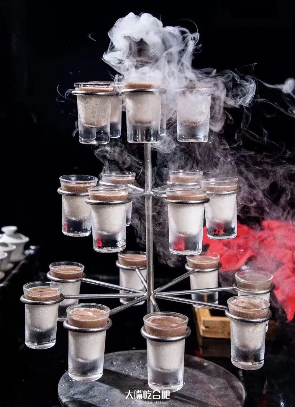 代金券无限叠加！凭斗酒火爆成都的「深夜酒馆」，国潮新风炸翻老报馆