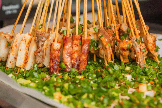 代金券无限叠加！凭斗酒火爆成都的「深夜酒馆」，国潮新风炸翻老报馆