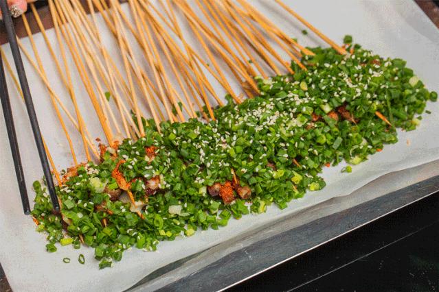 代金券无限叠加！凭斗酒火爆成都的「深夜酒馆」，国潮新风炸翻老报馆