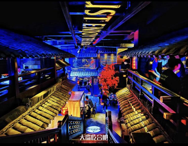 代金券无限叠加！凭斗酒火爆成都的「深夜酒馆」，国潮新风炸翻老报馆